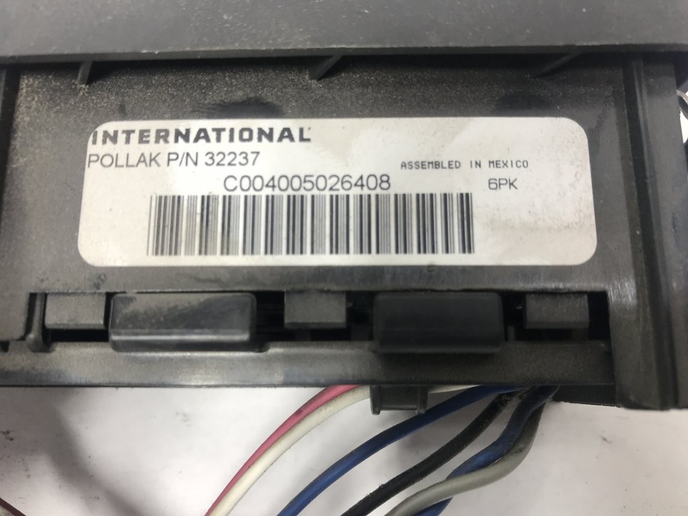 International 8500 SWITCH Dash Panel - Used | P/N 32237