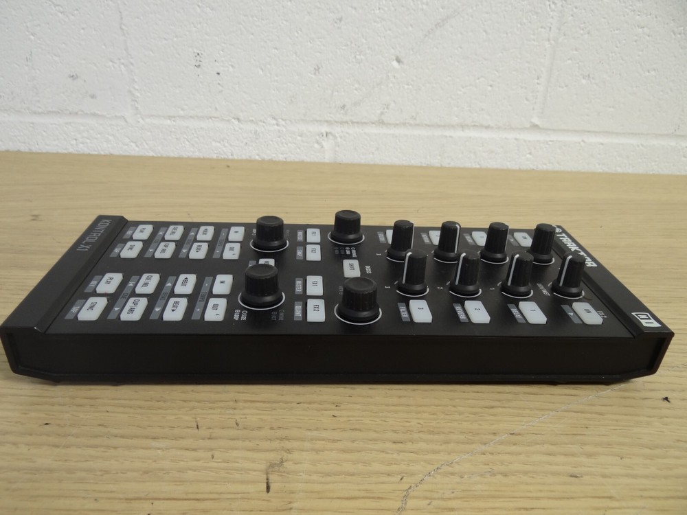 Native Instruments Traktor Kontrol X1