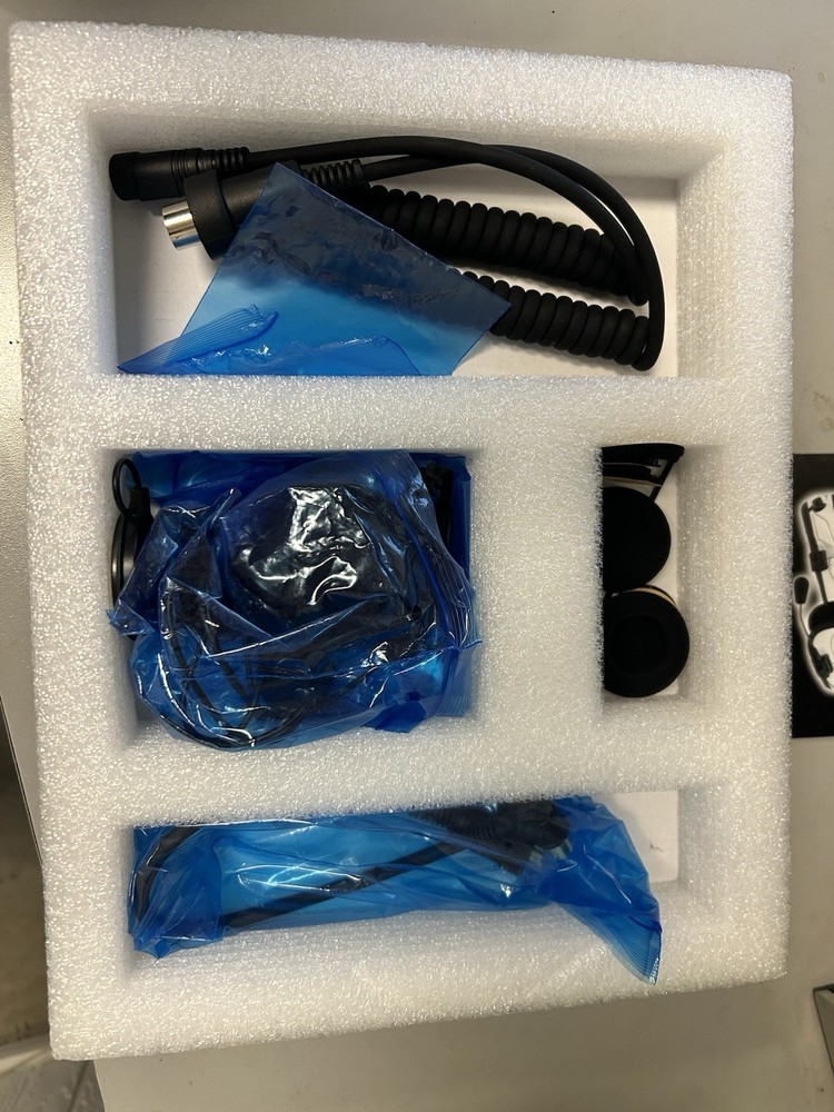 Chatter Box Dynamic Noise-Reducing Stereo Mic & Speaker System CBDNRFHSB EM12A