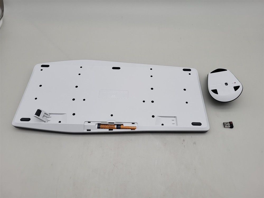 Logitech MK850 Performance Wireless Keyboard and Mouse Combo – Graphite *READ*