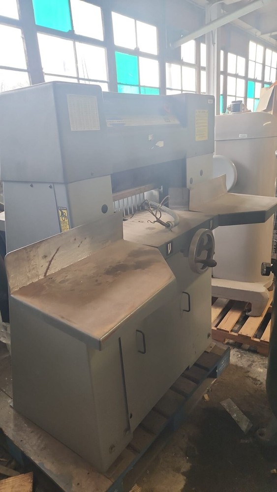 Challenge Diamond Model 193 Hydraulic Paper Cutter - 3 Phase 208 Volt