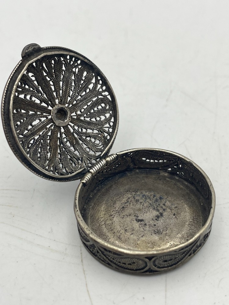 ANTIQUE SILVER FILIGREE round shape BOX compact pill Box