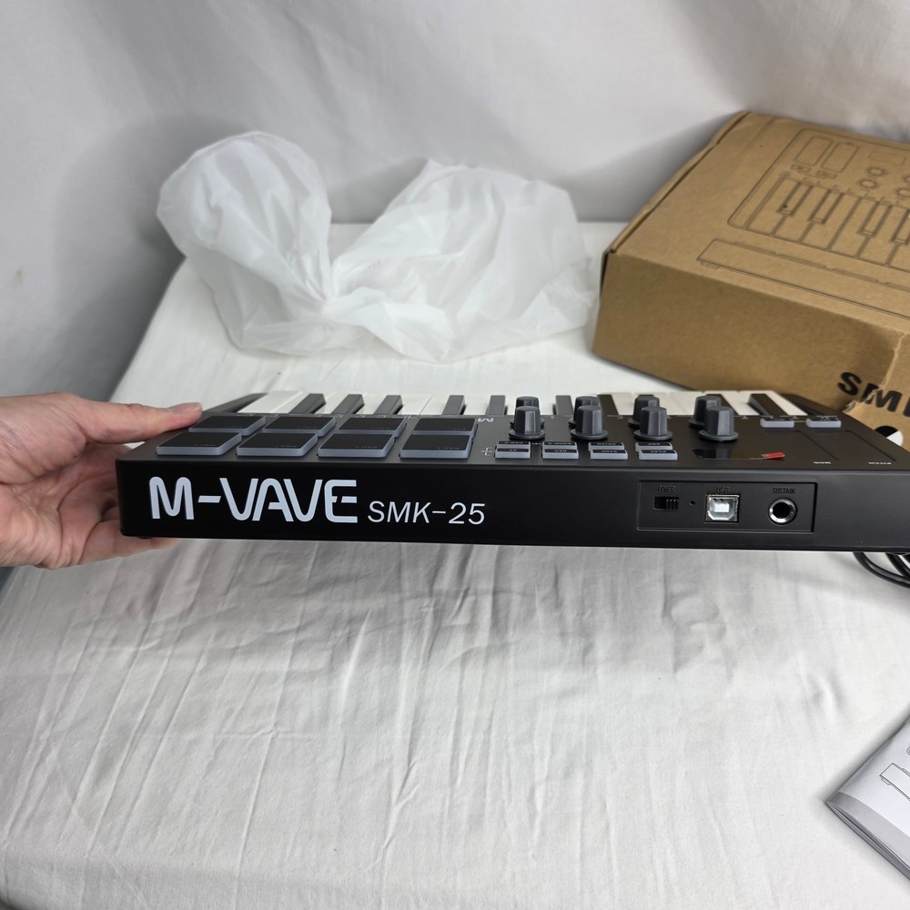 M-VAVE 25 Key USB MIDI Keyboard Controller W 8 Backlit Drum Pads Wireless