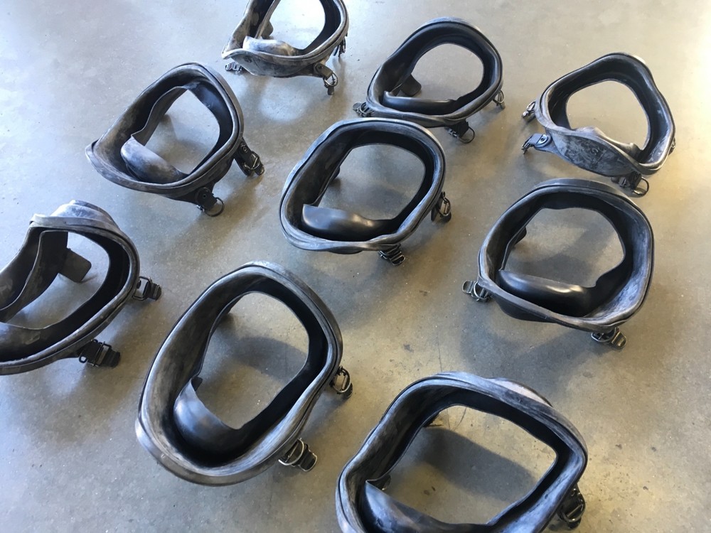 (1) 0ne Scott AV3000 SCBA Mask 4pt Replacement Faceseal Size Medium Firefighter