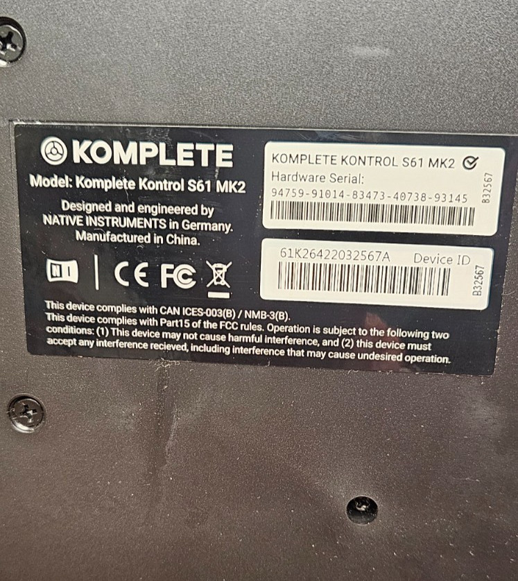 Native Instruments Komplete Kontrol S61 MK2 61 Key Keyboard Controller EUC Works