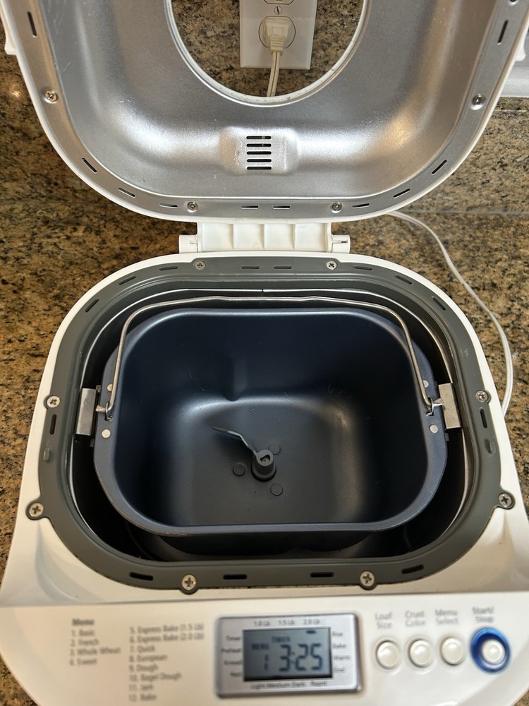 Oster Type BM-1 Model CKSTBRTW20 2 Lb. Bread Maker