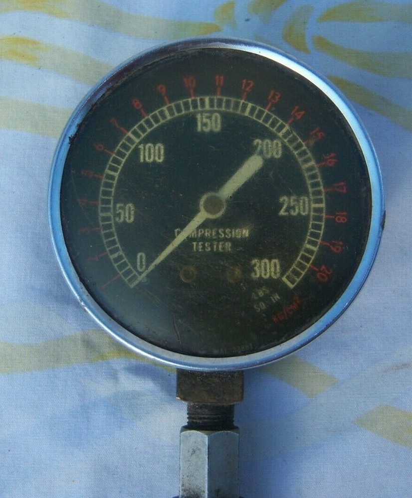 Vintage Engine Compression Tester 0-300 PSI 2 1/2 Black Dial