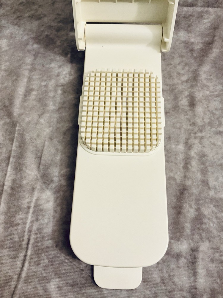 2004 WILLIAMS SONOMA ALLIGATOR VEGETABLE CHOPPER