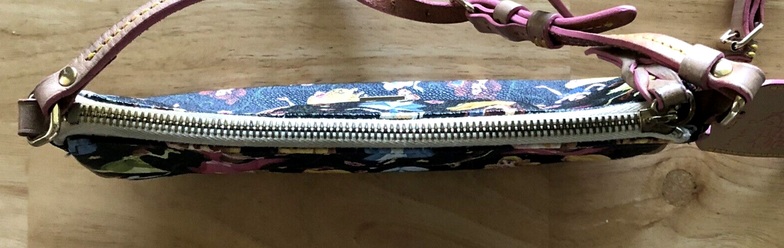 RARE DISNEY 2016 DOONEY & BOURKE PRINCESS HALF MARATHON CROSSBODY PURSE - ISSUES