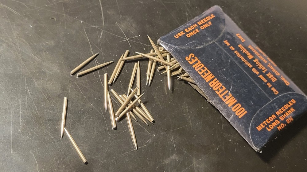 Meteor No 2 1/2 Gramophone phonograph needle Packet Part Full - Split On Side