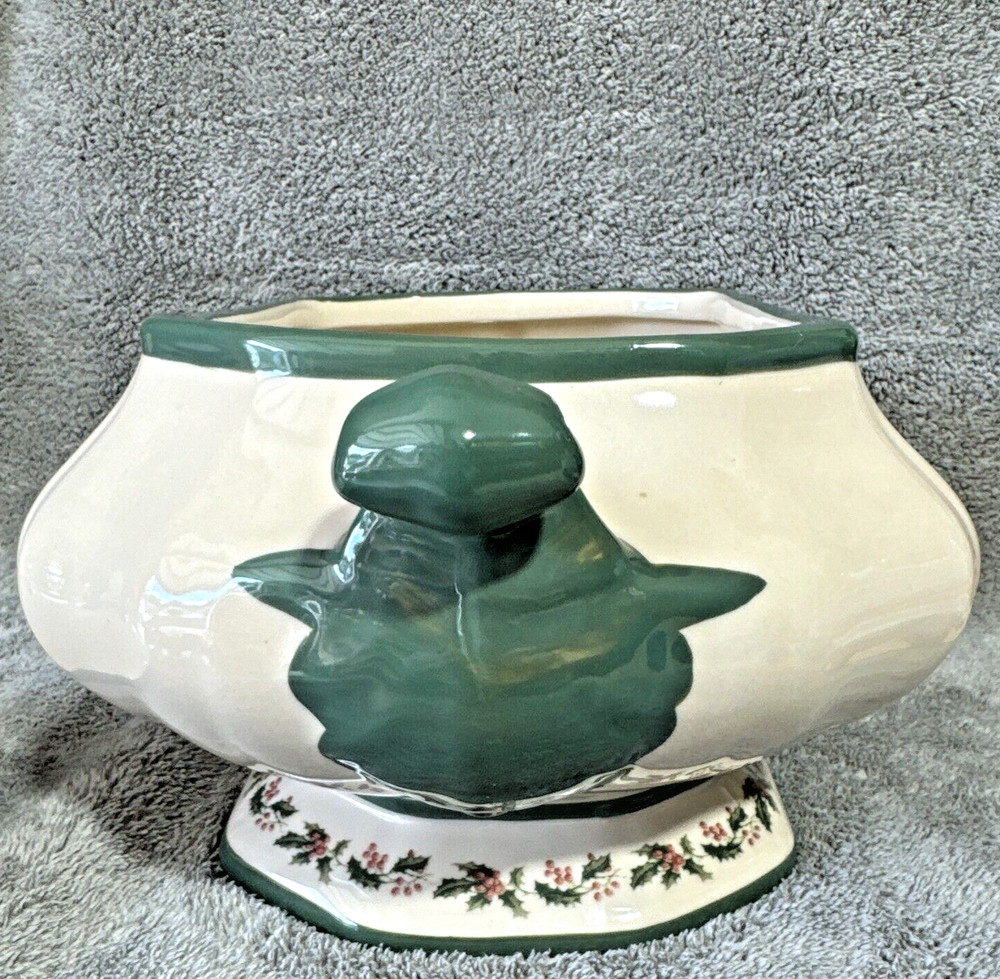 Christmas Tree Ceramic Covered Casserole 1 Quart