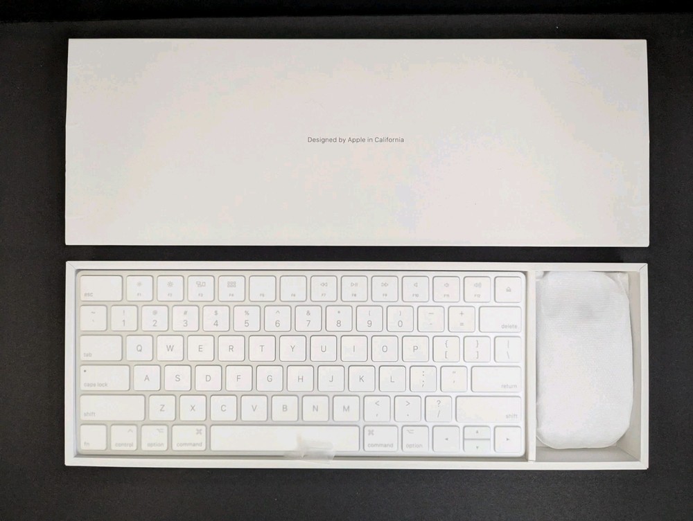 Apple Wireless Magic Keyboard (A 1644) and Magic Mouse (A 1657) White