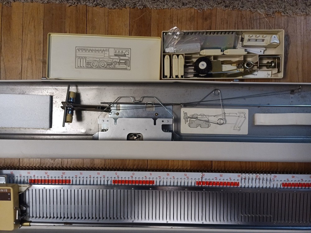 Singer Chunky Knitter Knitting Machine Model 150