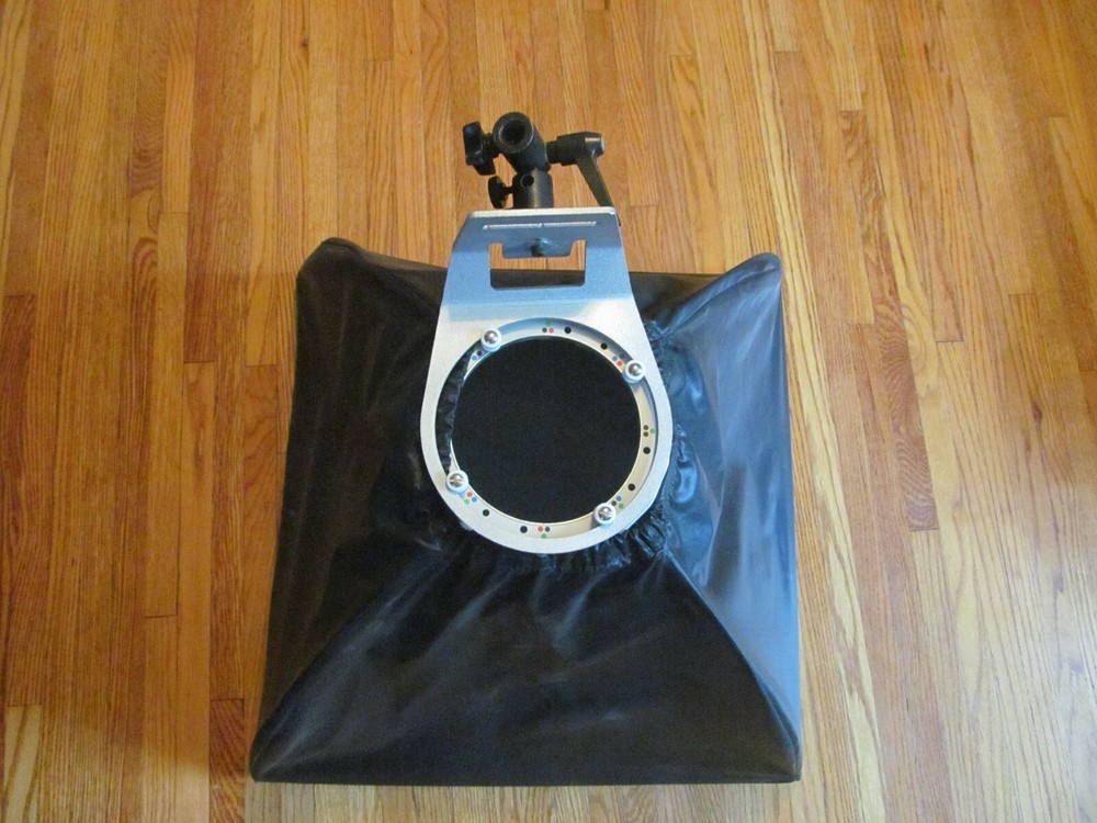 STUDIO LIGHT SOFTBOX - 23" X 23"