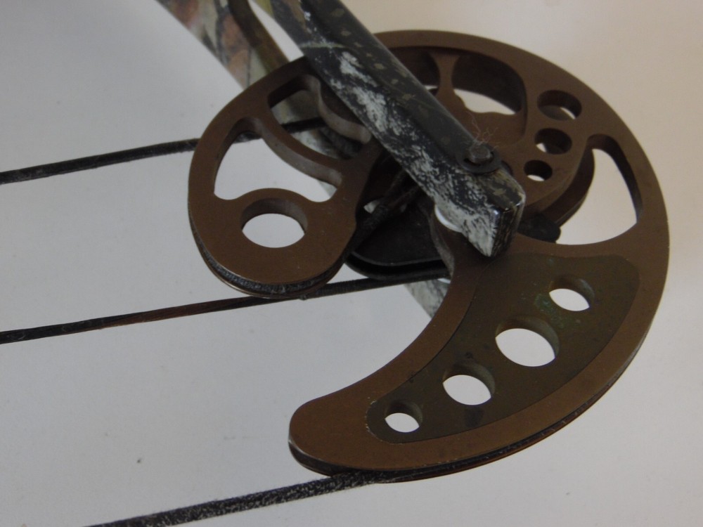 Jennings radiant compound bow with arrow rest sight peep release loop left hand