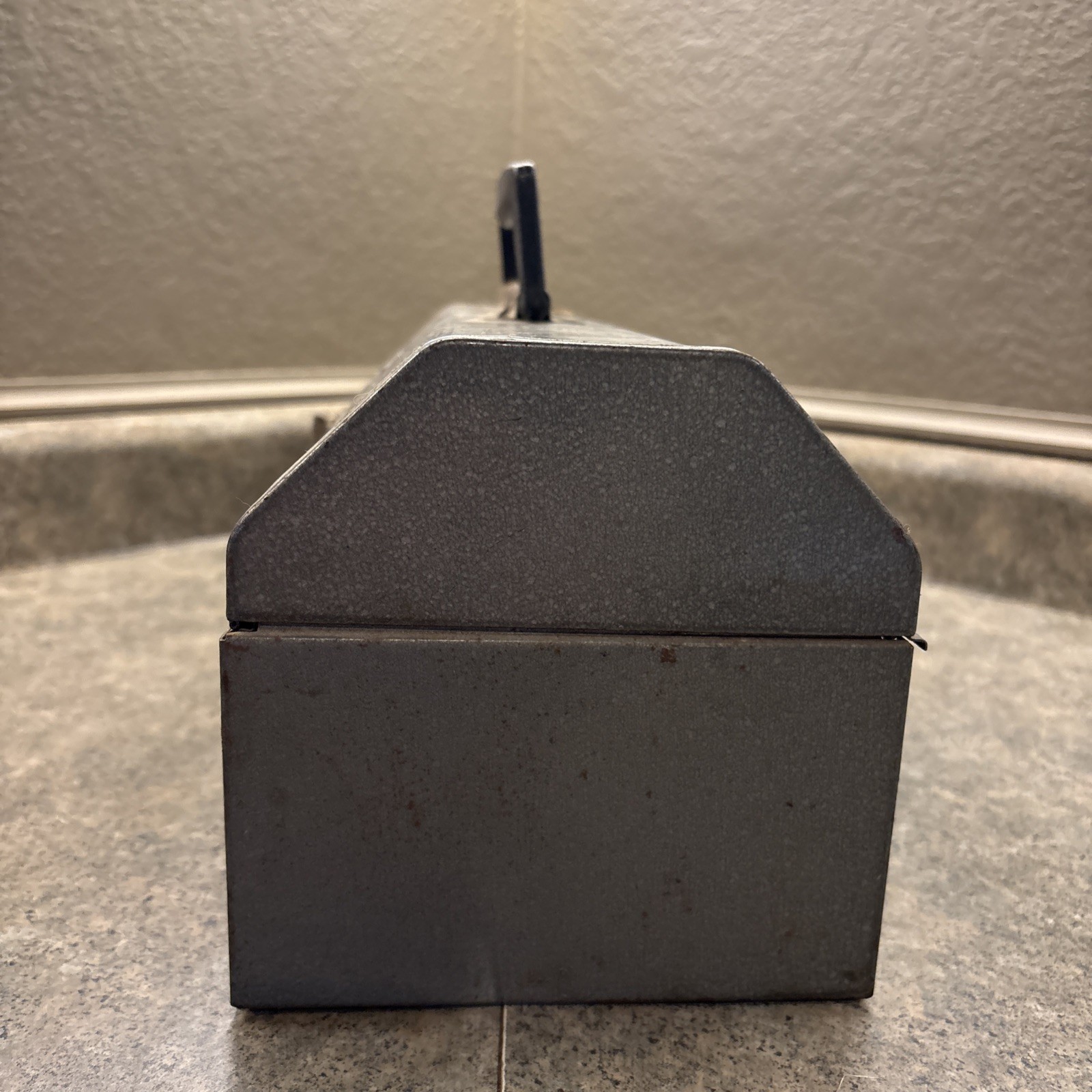 VINTAGE CRAFTSMAN 19-3/4" TOMBSTONE STEEL TOOL BOX, 65161, w/ TRAY