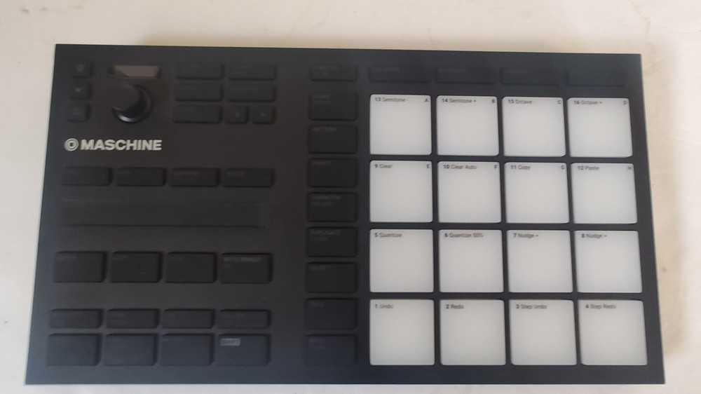 Native Instruments MASCHINE MIKRO MK3 traktor pro kontroller drum machine midi