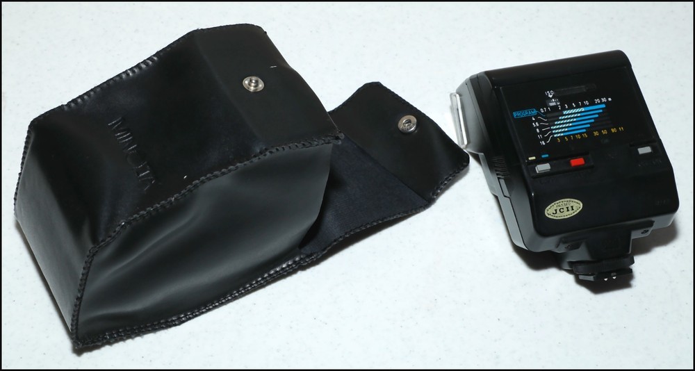 Minolta TTL 2800 AF flash, case, wide diffuser. Tested today & functional. MINT