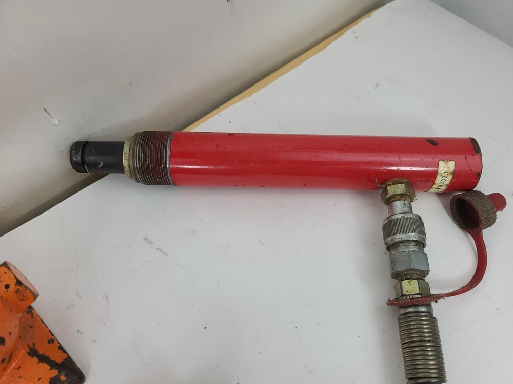 Central Hydraulics 4 Ton Portable Puller