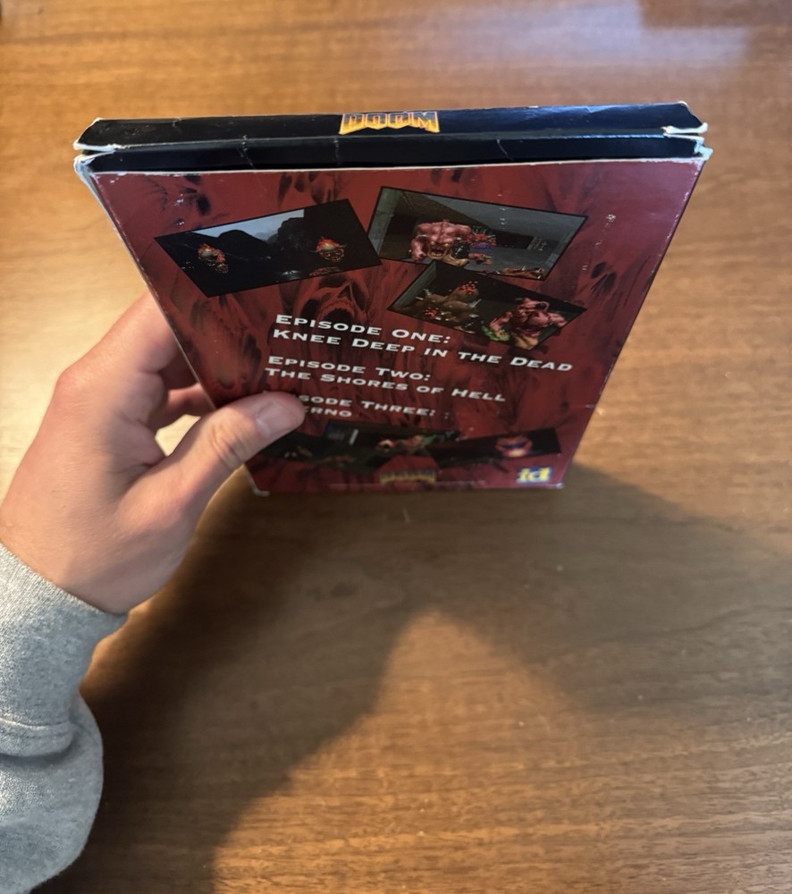 ID Software Doom 1993 3.5" Floppy Disk Set V1.2 with Manual and Box