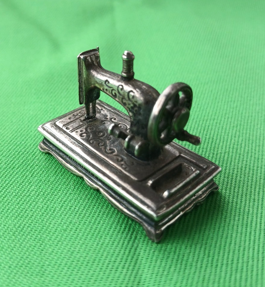 Sterling silver miniature sewing machine, with moving handle wheel