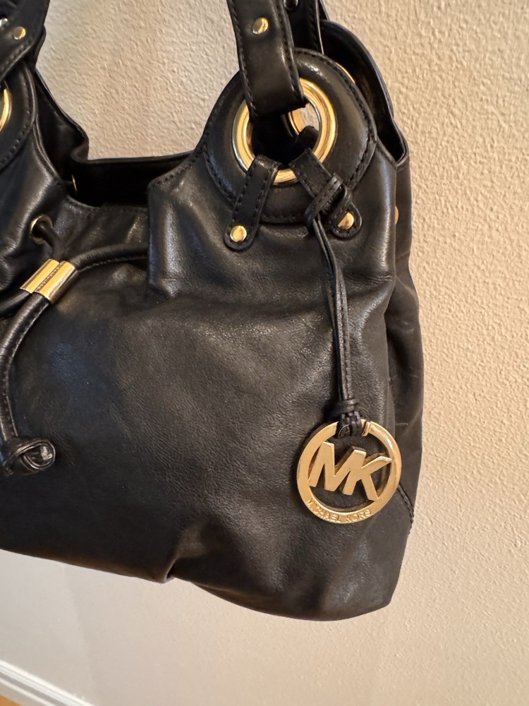 MICHAEL Michael Kors Leather Ludlow Drawstring Shoulder Bag Black