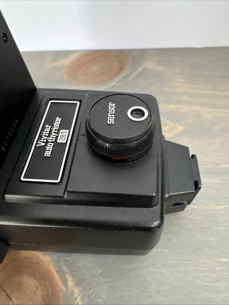 Vivitar Auto Thyristor 283 Auto Electronic Flash Camera DSLR Accessory Untested