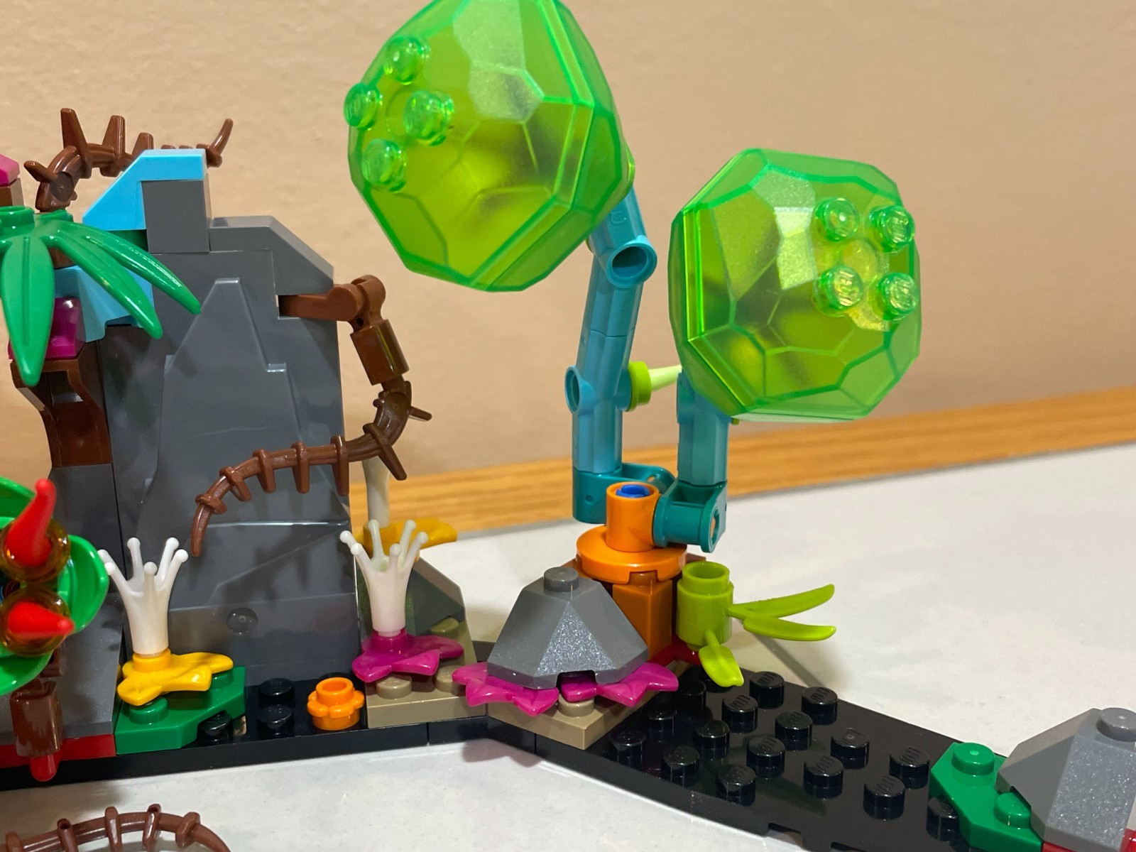 Lego Avatar 75571 Neytiri & Thanator Vs AMP Suit Quaritch Incomplete w/ Minifigs