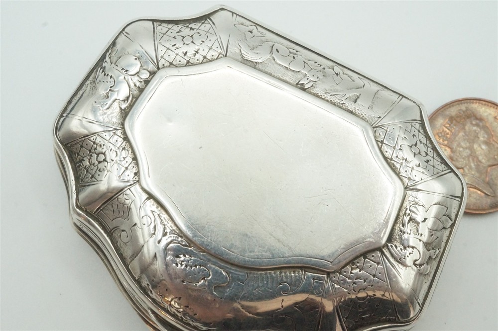 SOLID SILVER SNUFF BOX C1770 - ANTIQUE FINELY ENGRAVED DOG Etc.
