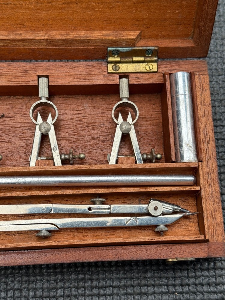 VINTAGE CASED TECHNICAL DRAWING SET