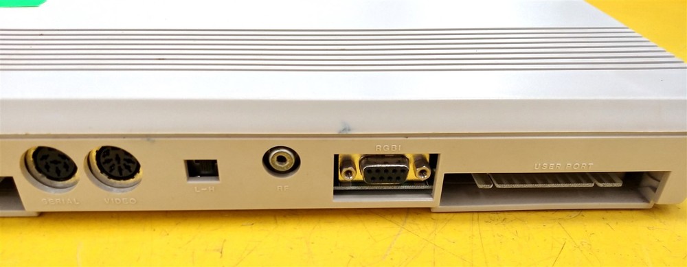 ⭐️⭐️⭐️⭐️⭐️ Vintage Commodore 128 C128 Computer w Power Supply & System Disks