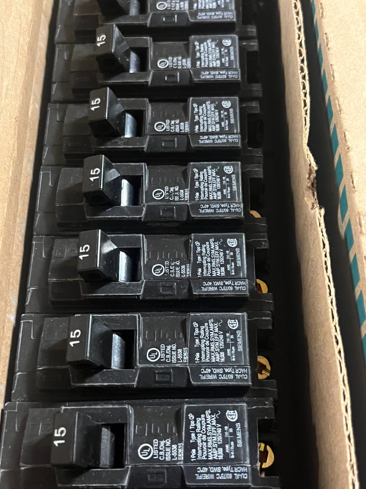 12 x  NEW   Siemens Q115U 15 Amp Single-Pole Type QP Circuit Breaker
