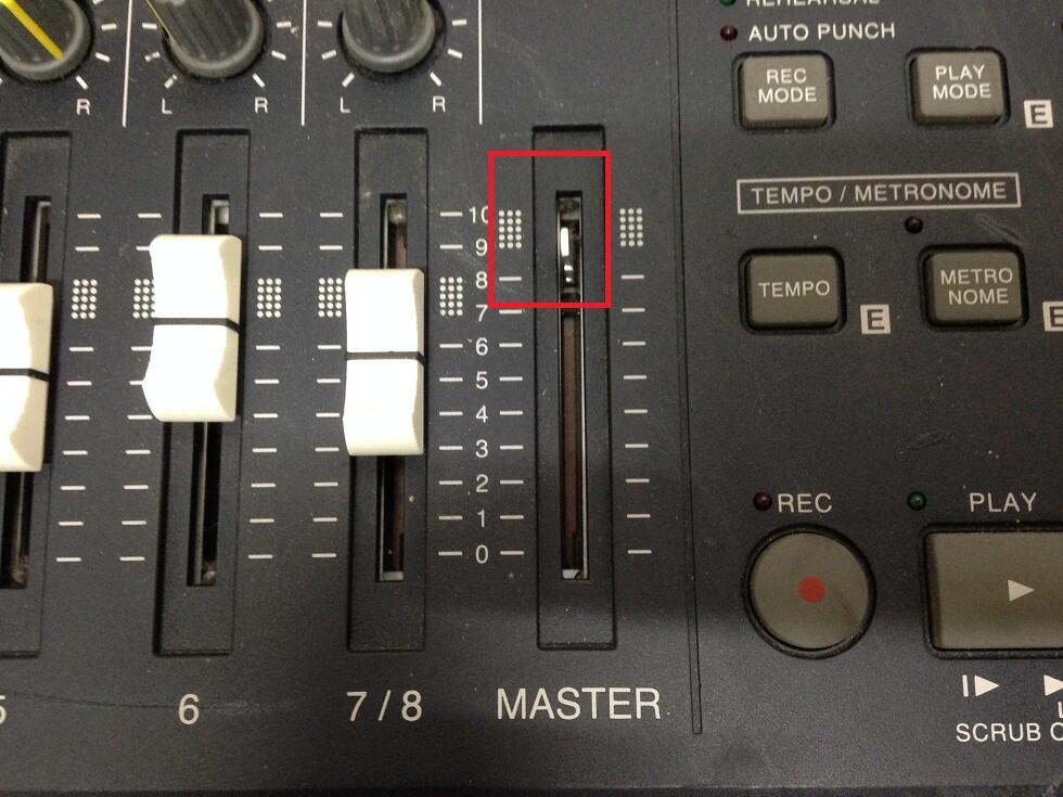 Korg D8 digital multitrack recorder { UNTESTED }