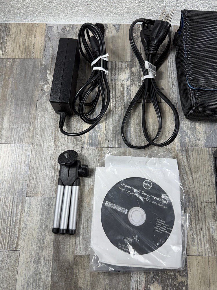 Dell M115HD LED DLP Mini Mobile Projector Bundle