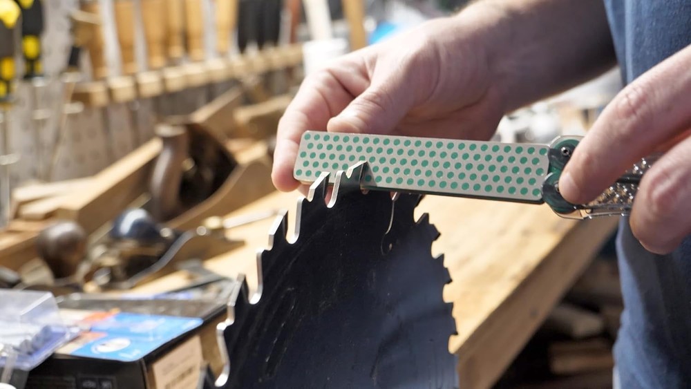 Compact Dia-Fold Diamond Sharpener - Ideal for Outdoor Use & Quick Sharpening