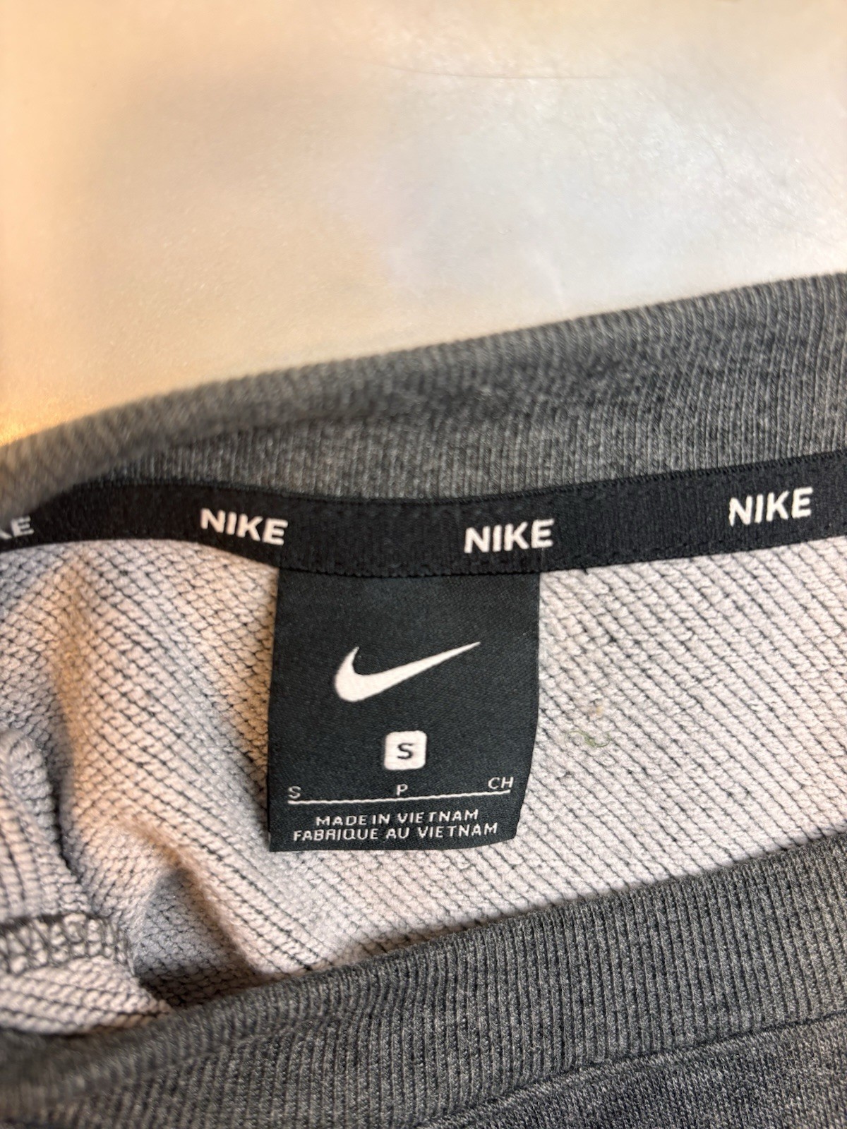 Nike Yoga Crew Pullover With Front Kangaroo Pocket Women’s Small Gray