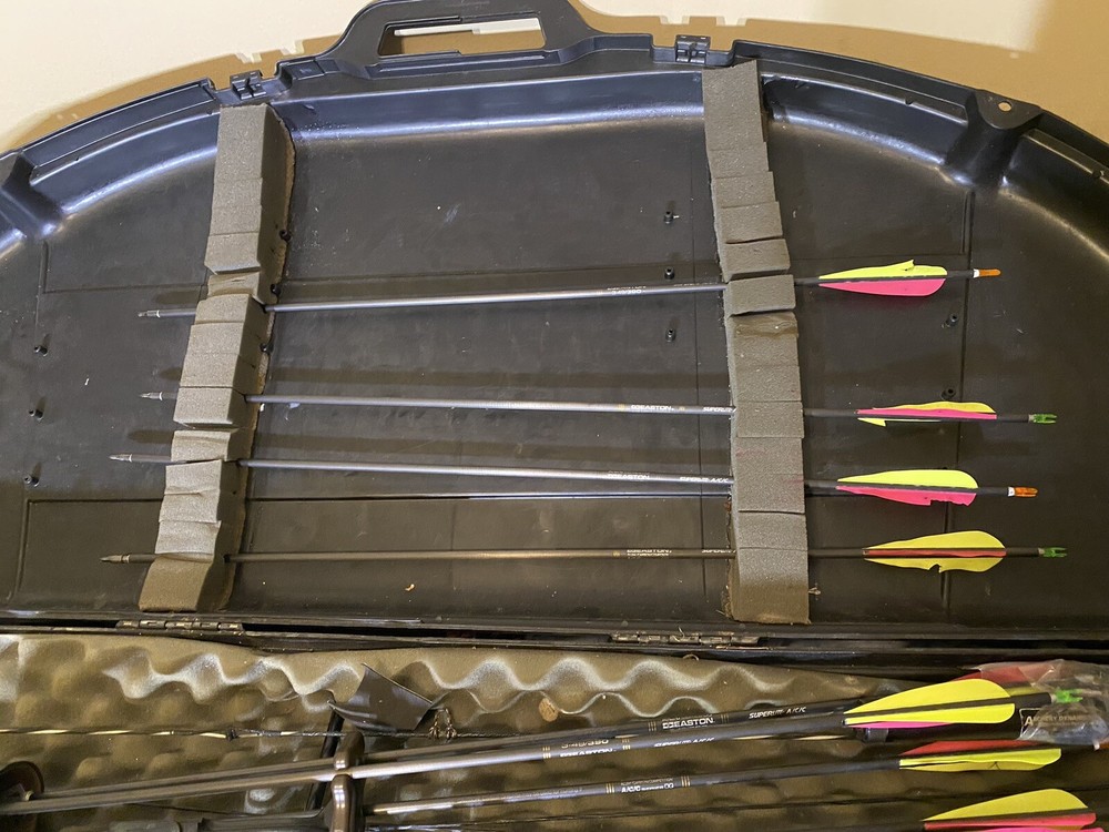 Bullet 225 compound bow left hand used READ DESCRIPTION