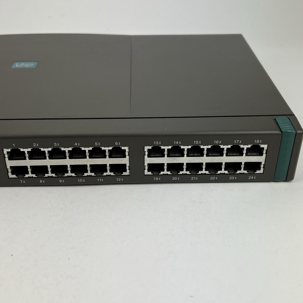 Vintage Computer Equipment D-LINK DE-1824i Ethernet 24-port Stackable Hub