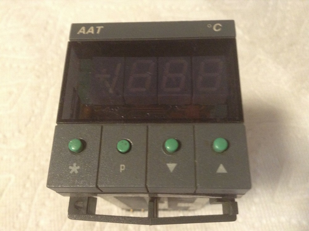 LNL 91211C Temperature Controller