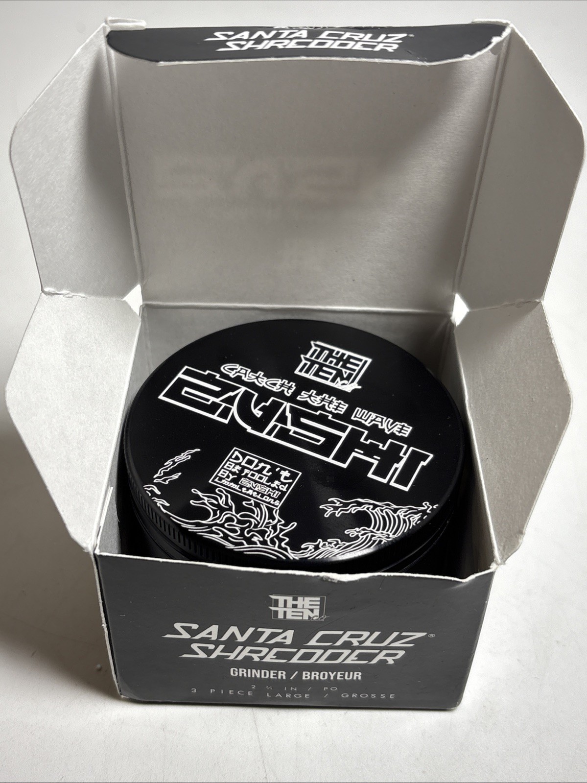 Santa Cruz Shredder x Zushi 3-Piece Large Grinder – 2.75" – The Ten Co Collab A