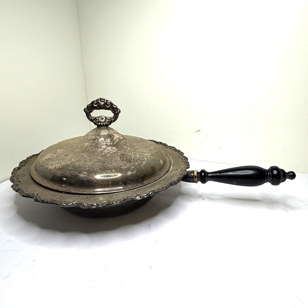 Vintage Oneida Silverplate Covered Serving Dish Casserole Pan Wood Handle Ornate