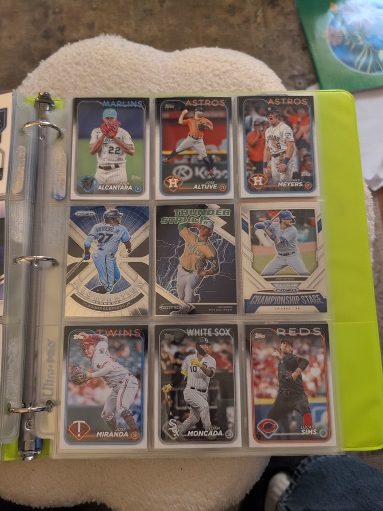 Baseball Card Light Binder 18 Pages