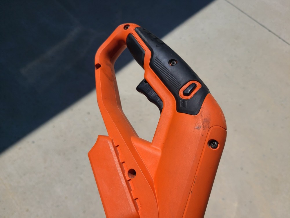 Black & Decker LST300 20V Max 12'' Cordless String Trimmer Tool Only (TESTED)