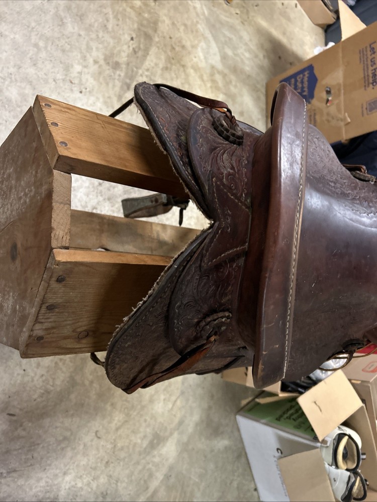 vintage 14" Western saddle