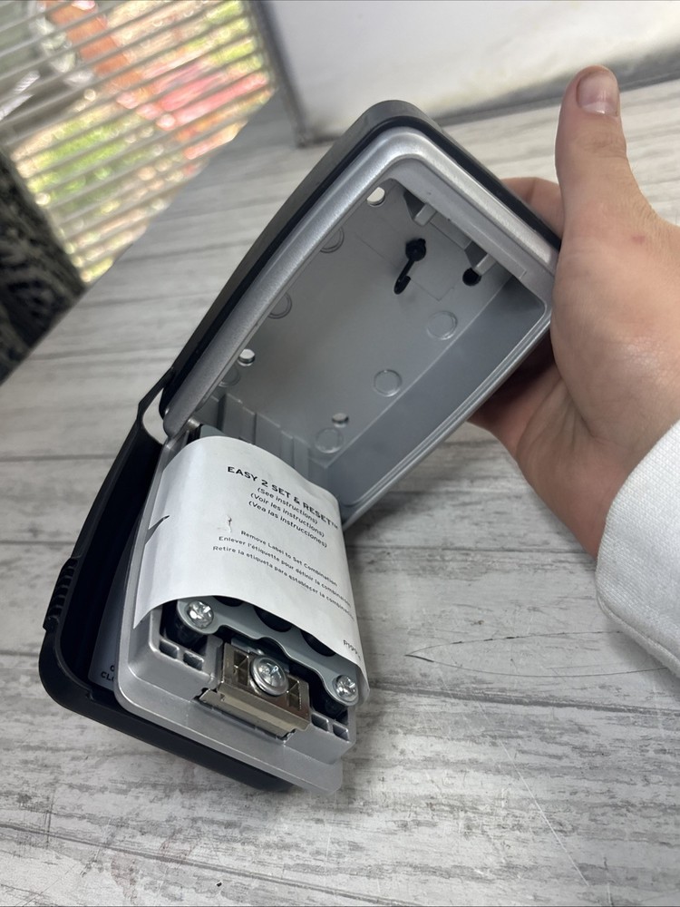 Master Lock 5423D Wall Mount Push Button Lock Box Secure Key Storage Ready 2 Use