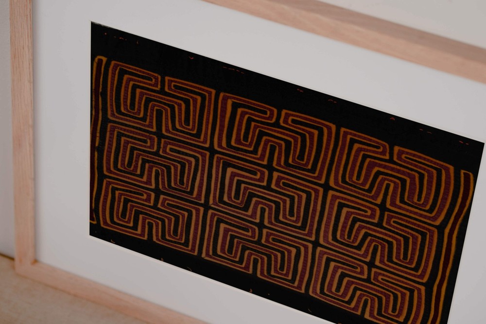 Black And Orange Classic Design Mola