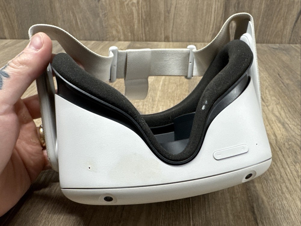 Meta Oculus Quest 2 All-in-One VR Headset with Controllers White