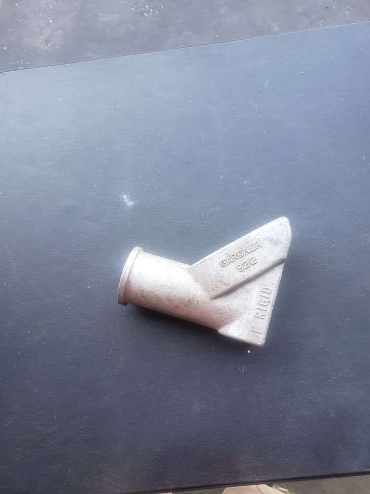 Gardner No. 822 1" rigid hickey.