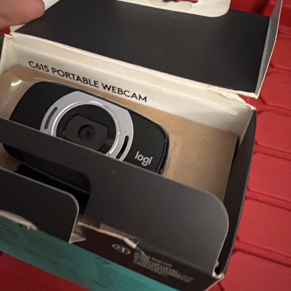 LOGITECH C615 PORTABLE HD WEBCAM NEW OPEN BOX