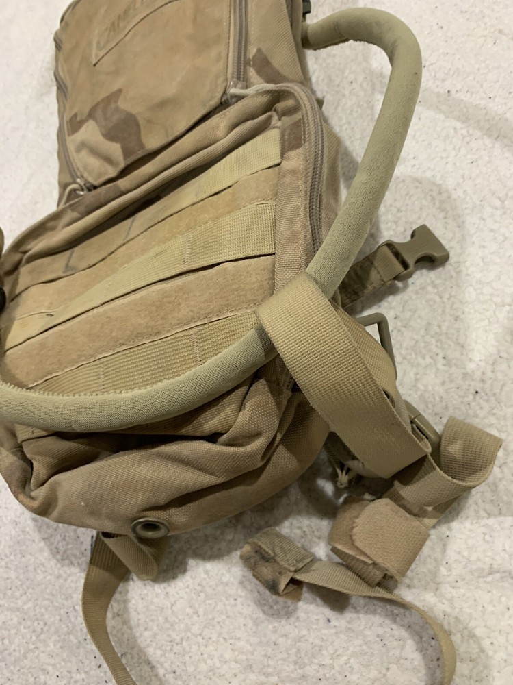 Camelbak Desert Camouflage Hydration Pack Backpack Has Bladder